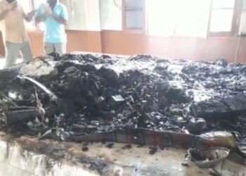 ਗੁਰੂਘਰ ਦੇ ਦਰਬਾਰ ਸਾਹਿਬ ਚ ਲਾਈ ਅੱਗ ਪਿੰਡ ਦੀ ਔਰਤ ਨੇ ਕੀਤੀ ਗੰਦੀ ਕਰਤੂਤ | CCTV ਤਸਵੀਰਾਂ ਨੇ ਕੀਤਾ ਵੱਡਾ ਖੁਲਾਸਾ