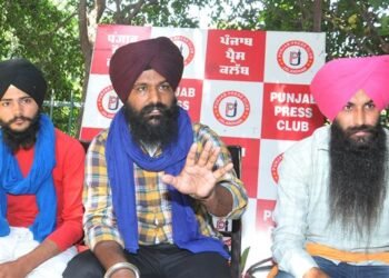 ਜੱਜ ਨੇ ਕਿਹਾ ਸੀ ਇਹ ਸਿਆਸੀ ਜ਼ਮੀਨ ਤਲਾਸ਼ ਰਿਹਾ ਹੈ। ਬਰਗਾੜੀ ਗੋਲ਼ੀ ਕਾਂਡ ਦੇ ਪੀੜਤ ਦਾ ਰੋਸ।