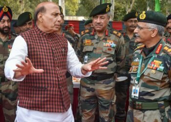 ਲੇਹ ਲਦਾਖ਼ ਪਹੁੰਚੇ ਰੱਖਿਆ ਮੰਤਰੀ Rajnath Singh ਨੇ ਜਵਾਨਾਂ ਤੋਂ ਲਗਵਾਏ “ਬੋਲੇ ਸੋ ਨਿਹਾਲ” ਦੇ ਨਾਅਰੇ