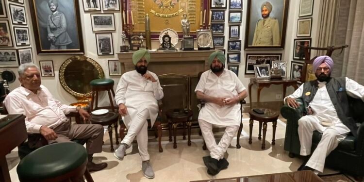 ਪ੍ਰਤਾਪ ਬਾਜਵਾ ਮਿਲਣ ਪਹੁੰਚੇ ਕੈਪਟਨ ਅਮਰਿੰਦਰ ਸਿੰਘ ਨੂੰ |