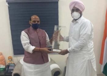 ਰੱਖਿਆ ਮੰਤਰੀ ਰਾਜਨਾਥ ਸਿੰਘ ਨੂੰ ਮਿਲੇ ਮਨਪ੍ਰੀਤ ਸਿੰਘ ਬਾਦਲ ,ਅੰਮ੍ਰਿਤਸਰ ਆਉਣ ਦਾ ਦਿੱਤਾ ਸੱਦਾ