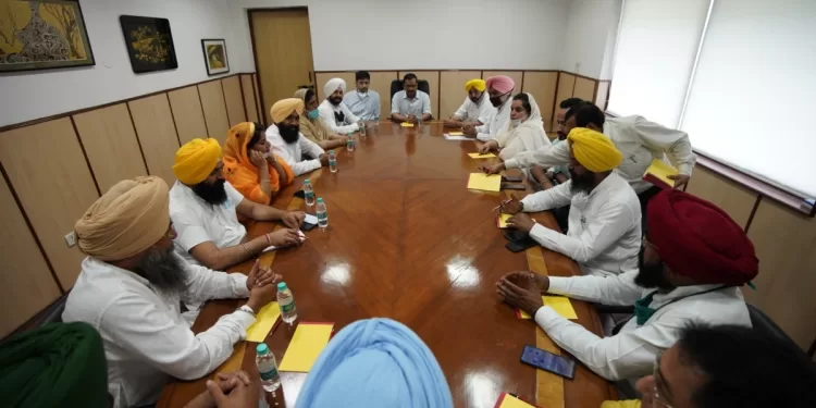 ਆਮ ਆਦਮੀ ਪਾਰਟੀ ਪੰਜਾਬ ’ਚ ਐਲਾਨੇਗੀ ਮੁੱਖ ਮੰਤਰੀ ਦੇ ਅਹੁਦੇ ਲਈ ਉਮੀਦਵਾਰ |