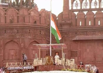 ਪੀਐਮ ਮੋਦੀ ਨੇ ਲਗਾਤਾਰ 8ਵੀਂ ਵਾਰ ਲਾਲ ਕਿਲ੍ਹੇ ‘ਤੇ ਫਹਿਰਾਇਆ ਤਿਰੰਗਾ |