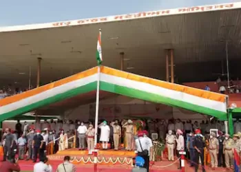 ਪੰਜਾਬ ਦੇ ਮੁੱਖ ਮੰਤਰੀ  ਕੈਪਟਨ ਅਮਰਿੰਦਰ ਸਿੰਘ ਨੇ ਅੰਮ੍ਰਿਤਸਰ ‘ਚ ਲਹਿਰਾਇਆ ਝੰਡਾ