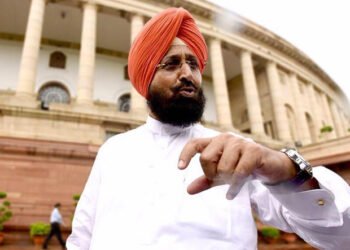 ਬਾਜਵਾ ਸਮੇਤ 5 ਸੰਸਦ ਮੈਂਬਰਾਂ ਨੂੰ ਕੀਤਾ ਜਾ ਸਕਦਾ ਹੈ ਮੁਅੱਤਲ