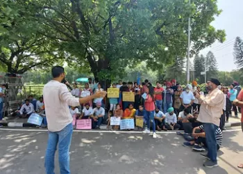 ਸੈਨੇਟ ਚੋਣਾਂ ਕਰਵਾਉਣ ਲਈ ਪੰਜਾਬ ਯੂਨੀਵਰਸਿਟੀ ਵਿਦਿਆਰਥੀਆਂ ਨੇ ਲਾਇਆ ਧਰਨਾ