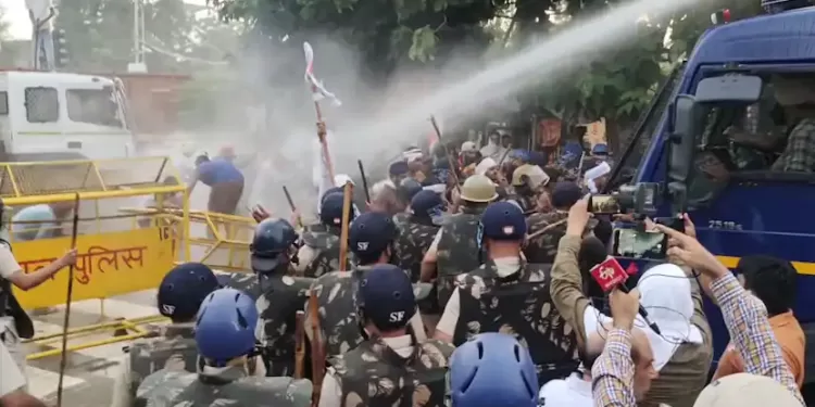 ਮਿੰਨੀ ਸਕੱਤਰੇਤ ਦੇ ਬਾਹਰ ਕਿਸਾਨਾਂ ਦਾ ਪੱਕਾ ਮੋਰਚਾ , ਕੀ ਸਰਕਾਰ ਅੱਜ ਹੋਵੇਗੀ ਗੱਲਬਾਤ |