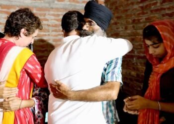 ਰਾਹੁਲ, ਪਿ੍ਅੰਕਾ ਗਾਂਧੀ, ਮੁੱਖ ਮੰਤਰੀ ਚੰਨੀ  ਤੇ ‘ਆਪ’ ਵਲੋਂ ਕਿਸਾਨਾਂ ਦੇ ਪਰਿਵਾਰਾਂ ਨਾਲ ਮੁਲਾਕਾਤ |