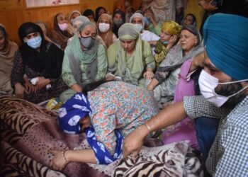 ਸ੍ਰੀਨਗਰ ਦੇ ਸਕੂਲ ‘ਚ ਦਾਖ਼ਲ ਹੋ ਕੇ ਅੱਤਵਾਦੀਆਂ ਵਲੋਂ ਦੋ ਅਧਿਆਪਕਾਂ ਦੀ ਹੱਤਿਆ |