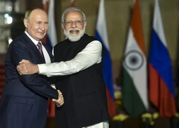 PM ਮੋਦੀ ਨੂੰ ਮਿਲੇ ਵਲਾਦੀਮੀਰ ਪੁਤਿਨ, ਕਿਹਾ- ‘ਭਾਰਤ ਸਾਡਾ ਦੋਸਤ ਤੇ ਇਕ ਉਭਰ ਰਹੀ ਸ਼ਕਤੀ’ |