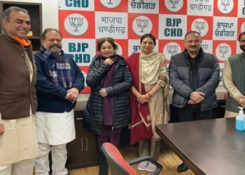 ਚੰਡੀਗੜ੍ਹ ‘ਚ ਮੇਅਰ ਲਈ ਪਲਟੀ ਗੇਮ! ਦਵਿੰਦਰ ਬਬਲਾ ਪਤਨੀ ਸਣੇ BJP ‘ਚ ਸ਼ਾਮਲ,ਸੰਸਦ ਮੈਂਬਰ ਕਿਰਨ ਖੇਰ ਨੇ ਪਾਰਟੀ ਕੀਤਾ ‘ਚ ਸਵਾਗਤ |