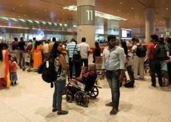 ਵਿਦੇਸ਼ਾਂ ਤੋਂ ਆਉਣ ਵਾਲੇ ਯਾਤਰੀਆਂ ਲਈ ਸਖ਼ਤ ਹੋਏ ਨਿਯਮ, ਅੱਜ ਤੋਂ 7 ਦਿਨ ਦਾ ਹੋਮ ਕੁਆਰੰਟੀਨ ਜ਼ਰੂਰੀ |