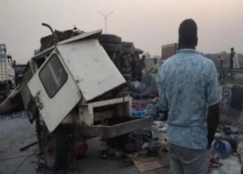 KMP ਐਕਸਪ੍ਰੈਸ ਵੇਅ ਕੰਢੇ ਸੌਂ ਰਹੇ ਮਜ਼ਦੂਰਾਂ ਨੂੰ ਤੇਜ਼ ਰਫ਼ਤਾਰ ਟਰੱਕ ਨੇ ਦਰੜਿਆ |