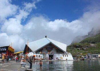 ਸ੍ਰੀ ਹੇਮਕੁੰਟ ਸਾਹਿਬ ਦੇ ਕਿਵਾੜ ਖੁੱਲ੍ਹੇ |