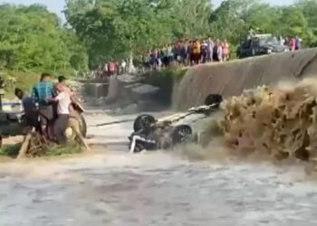 ਸੈਲਾਨੀਆਂ ਦੀ ਕਾਰ ਨਦੀ ‘ਚ ਡਿੱਗੀ |