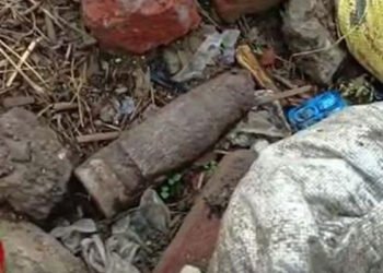 ਪਠਾਨਕੋਟ ‘ਚ ਮਿਲਿਆ ਕਰੀਬ 40 ਸਾਲ ਪੁਰਾਣਾ ਬੰਬ, ਬੰਬ ਸਕੁਐਡ ਟੀਮ ਨੇ ਮੌਕੇ ‘ਤੇ ਪਹੁੰਚ ਬੰਬ ਕਬਜ਼ੇ ‘ਚ ਲਿਆ |