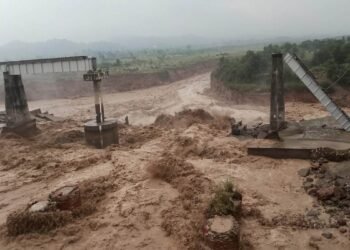 ਬਰਸਾਤ ਤੋਂ ਬਾਅਦ ਪਾਣੀ ‘ਚ ਰੁੜ੍ਹਿਆ ਪਠਾਨਕੋਟ ਦਾ ਚੱਕੀ ਪੈਦਲ ਪੁਲ |