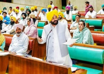 ਭਰੋਸੇ ਦੇ ਮਤੇ ‘ਤੇ ਵਿਰੋਧੀ ਧਿਰ ਆਹਮੋ-ਸਾਹਮਣੇ, ਸਪੀਕਰ ਨੇ ਹੰਗਾਮਾ ਕਰਨ ਵਾਲੇ ਕਾਂਗਰਸੀ ਵਿਧਾਇਕ ਨੂੰ ਕੀਤਾ ਮੁਅੱਤਲ