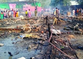 ਅੱਗ ਨਾਲ ਸੜੀਆਂ 10 ਝੁੱਗੀਆਂ, ਗਰੀਬਾਂ ਦਾ ਆਸ਼ਿਆਨਾ ਹੋਇਆ ਤਬਾਹ