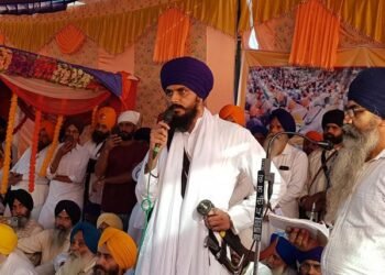 ਮਜੀਠੀਆ ‘ਤੇ ਗਰਜਿਆ ਅੰਮ੍ਰਿਤਪਾਲ ਸਿੰਘ, ਸਟੇਜ ‘ਤੇ ਖੜ੍ਹਕੇ ਕਰਤਾ ਐਲਾਨ, ਵਿਰੋਧੀਆਂ ਨੂੰ ਪਈ ਬਿਪਤਾ!