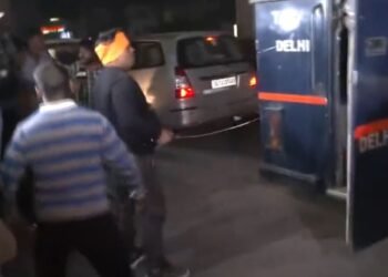 ਸ਼ਰਧਾ ਕਤਲਕਾਂਡ ‘ਚ ਆਈ ਵੱਡੀ ਅਪਡੇਟ, ਆਫਤਾਬ ਨੂੰ ਲੈ ਕੇ ਜਾ ਰਹੀ ਪੁਲਿਸ ਵੈਨ ‘ਤੇ ਹਮਲਾ