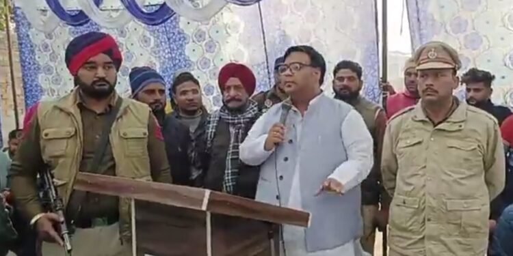 ‘ਆਪ’ ਵਿਧਾਇਕ ਦਾ ਵੱਡਾ ਬਿਆਨ, ਸਾਰੇ ਪਿੰਡ ਨੂੰ ਕਿਹਾ ਬਲੈਕਮੇਲਰ