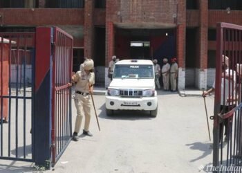 ਕੈਦੀਆਂ ਦਾ ਕਾਰਨਾਮਾ, ਪੁਲਿਸ ਨੂੰ ਚਖ਼ਮਾ ਦੇਕੇ ਹੋਏ ਫ਼ਰਾਰ