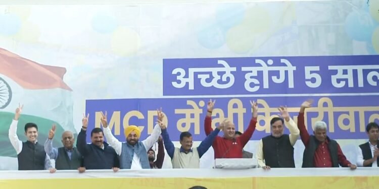 ਬੀਜੇਪੀ ਨੂੰ ਪਛਾੜ, ਦਿੱਲੀ ’ਚ ‘ਆਪ’ ਦੀ ਹੋਈ ਹੂੰਝਾਫੇਰ ਜਿੱਤ