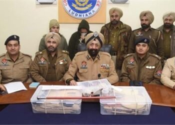 DSP ਨੇ ਕਰਤਾ ਕਾਰਾ, ਪਤਨੀ ਨੂੰ ਫਰਜ਼ੀ ਜੱਜ, ਨੌਜਵਾਨਾਂ ਨਾਲ ਮਾਰੀ ਕਰੋੜਾਂ ਦੀ ਠੱਗੀ