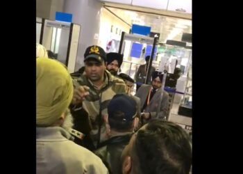 ਅੰਮ੍ਰਿਤਸਰ ਹਵਾਈ ਅੱਡੇ ‘ਤੇ ਜ਼ਬਰਦਸਤ ਹੰਗਾਮਾ, 24 ਘੰਟੇ ਫਸੇ ਰਹੇ ਯਾਤਰੀ