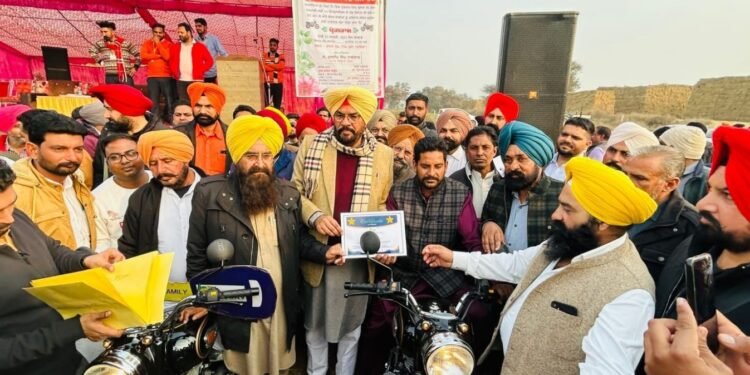 ਖੇਤੀਬਾੜੀ ਮੰਤਰੀ ਧਾਲੀਵਾਲ ਦਾ ਕਿਸਾਨਾਂ ਤੇ ਖਿਡਾਰੀਆਂ ਨੂੰ ਤੋਹਫ਼ਾ, ਦਿੱਤੀ ਖ਼ੁਸ਼ਖਬਰੀ