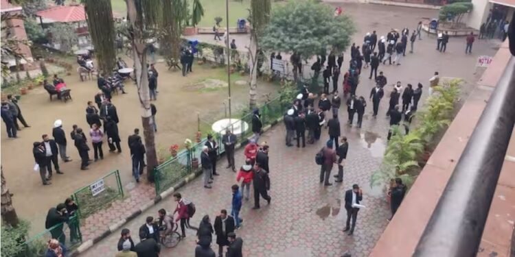 ਚੰਡੀਗੜ੍ਹ ਜ਼ਿਲ੍ਹਾ ਅਦਾਲਤ ‘ਚ ਬੰਬ? ਮਚੀ ਹਫੜਾ-ਦਫੜੀ