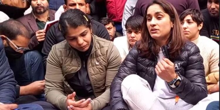 ਜੰਤਰ-ਮੰਤਰ ‘ਤੇ ਧਰਨੇ ‘ਤੇ ਬੈਠੀ ਪਹਿਲਵਾਨ ਵਿਨੇਸ਼ ਫੋਗਾਟ, ਫੈਡਰੇਸ਼ਨ ’ਤੇ ਸੋਸ਼ਣ ਦੇ ਲਗਾਏ ਇਲਜ਼ਾਮ