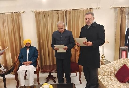 ਪੰਜਾਬ ਨੂੰ ਮਿਲਿਆ ਨਵਾਂ ਸਿਹਤ ਮੰਤਰੀ, ਰਾਜਪਾਲ ਦੀ ਹਾਜ਼ਰੀ ‘ਚ ਚੁੱਕੀ ਸਹੁੰ