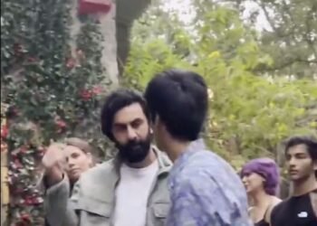 ਫੈਨ ਨਾਲ ਅਜਿਹਾ ਵਿਵਹਾਰ? ਰਣਬੀਰ ਕਪੂਰ ਨੇ ਗੁੱਸੇ ’ਚ ਸੁੱਟਿਆ ਵਿਅਕਤੀ ਦਾ ਮੋਬਾਇਲ