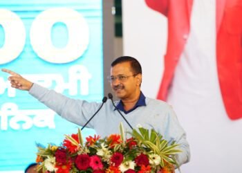 ਭ੍ਰਿਸ਼ਟਾਚਾਰ ਨੂੰ ਲੈਕੇ ਦਿੱਲੀ CM ਕੇਜਰੀਵਾਲ ਦੀ ਚੇਤਾਵਨੀ, ਸਟੇਜ ਤੋਂ ਖੜ੍ਹ ਦਿੱਤਾ ਵੱਡਾ ਬਿਆਨ