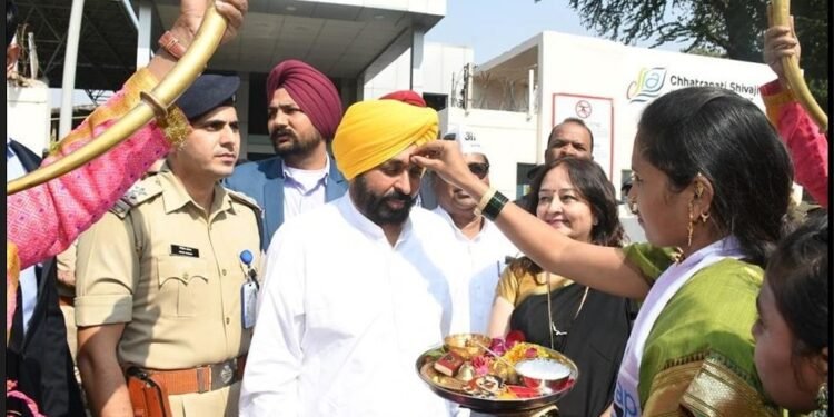 ਮੁੰਬਈ ‘ਚ ਉਦਯੋਗਪਤੀਆਂ ਨਾਲ ਮੀਟਿੰਗ ਕਰਨੇ ਮੁੱਖ ਮੰਤਰੀ ਮਾਨ, ਸੂਬੇ ‘ਚ ਉਦਯੋਗ ਖੋਲ੍ਹਣ ਦਾ ਦੇਣਗੇ ਸੱਦਾ