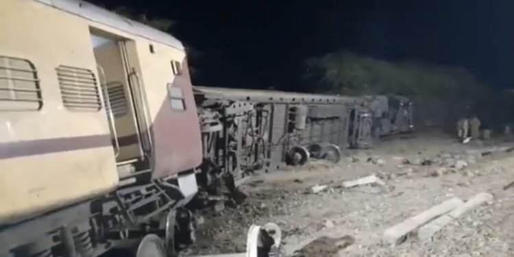 ਰਾਜਸਥਾਨ ‘ਚ ਵਾਪਰਿਆ ਟ੍ਰੇਨ ਹਾਦਸਾ, ਪਟੜੀ ਤੋਂ ਉਤਰੇ ਰੇਲਗੱਡੀ ਦੇ 8-11 ਡੱਬੇ