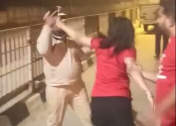 ਸ਼ਰਾਬੀ ਕੁੜੀ ਨੇ ਗੱਡੀ ਸੜਕ ‘ਤੇ ਖੜ੍ਹੀ ਕਰਕੇ ਪੁਲਿਸ ਨਾਲ ਕੀਤੀ ਧੱਕਾ-ਮੁੱਕੀ, ਕੱਢੀਆਂ ਗਾਲ੍ਹਾਂ