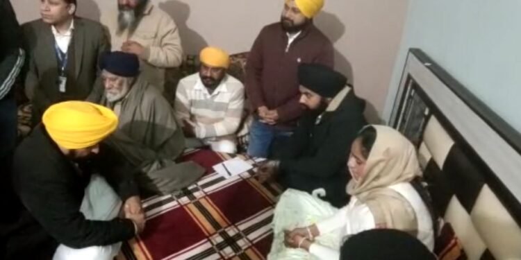 ਸ਼ਹੀਦ ਕਾਂਸਟੇਬਲ ਕੁਲਦੀਪ ਸਿੰਘ ਘਰ ਪਹੁੰਚੇ ਮੁੱਖ ਮੰਤਰੀ ਮਾਨ, ਕੀਤਾ ਵੱਡਾ ਐਲਾਨ