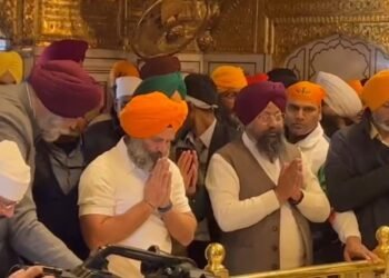 ਸ੍ਰੀ ਦਰਬਾਰ ਸਾਹਿਬ ਨਤਮਸਤਕ ਹੋਏ ਰਾਹੁਲ ਗਾਂਧੀ, ਸਜਾਈ ਦਸਤਾਰ