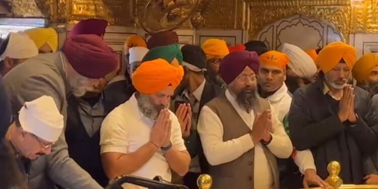 ਸ੍ਰੀ ਦਰਬਾਰ ਸਾਹਿਬ ਨਤਮਸਤਕ ਹੋਏ ਰਾਹੁਲ ਗਾਂਧੀ, ਸਜਾਈ ਦਸਤਾਰ