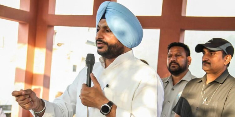 ‘ਵਿਜੀਲੈਂਸ ਸਹੀ ਢੰਗ ਨਾਲ ਜਾਂਚ ਕਰੇ’, ਆਸ਼ੂ ਦੇ PA ਦੇ ਹੱਕ ‘ਚ ਉਤਰੇ MP ਬਿੱਟੂ, ਦਿੱਤੀ ਚੇਤਾਵਨੀ