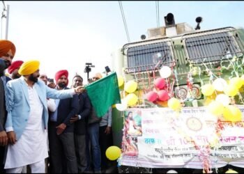 CM ਮਾਨ ਨੇ ਵਾਰਾਣਸੀ ਨੂੰ ਜਾਣ ਵਾਲੀ ਟ੍ਰੇਨ ਹਰੀ ਝੰਡੀ ਦੇ ਕੇ ਕੀਤੀ ਰਵਾਨਾ