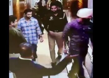 ਪੁਲਿਸ ਨੇ ਦਬੋਚੇ ਅੰਮ੍ਰਿਤਪਾਲ ਸਿੰਘ ਦੇ ਕਰੀਬੀ, ਲਿਆ ਹਿਰਾਸਤ ‘ਚ