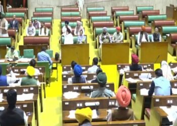 ਪੰਜਾਬ ਵਿਧਾਨ ਸਭਾ ‘ਚ ਮੰਤਰੀ ਬੈਂਸ ਦਾ ਚੜ੍ਹਿਆ ਪਾਰਾ, ਆਪਸ ‘ਚ ਖਹਿ ਪਏ ਖਹਿਰਾ ਤੇ ਬੈਂਸ