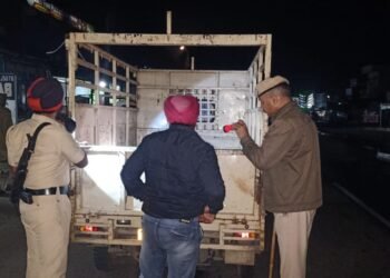 ਪੰਜਾਬ ‘ਚ ਲੁਕਿਆ ਹੋਇਆ ਹੈ ਅੰਮ੍ਰਿਤਪਾਲ? ਪੁਲਿਸ ਨੇ ਸ਼ੁਰੂ ਕੀਤੀ ਛਾਪੇਮਾਰੀ