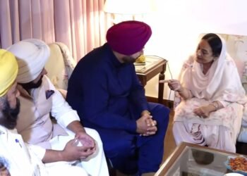 ਕਾਂਗਰਸ ਦੇ ਸੰਸਦ ਮੈਂਬਰ ਰਹੇ ਮਰਹੂਮ ਸੰਤੋਖ ਚੌਧਰੀ ਦੇ ਪਰਿਵਾਰ ਨੂੰ ਮਿਲਣ ਪਹੁੰਚੇ ਨਵਜੋਤ ਸਿੱਧੂ, ਘੇਰੀ ਪੰਜਾਬ ਸਰਕਾਰ