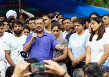 ਦਿੱਲੀ ਦੇ ਜੰਤਰ-ਮੰਤਰ ਵਿਖੇ ਪ੍ਰਦਰਸ਼ਨ ਕਰ ਰਹੇ ਖਿਡਾਰੀਆਂ ਕੋਲ ਪਹੁੰਚੇ CM ਕੇਜਰੀਵਾਲ, ਪਹਿਲਵਾਨਾਂ ਦੀਆਂ ਸੁਣੀਆਂ ਮੁਸ਼ਕਿਲਾਂ