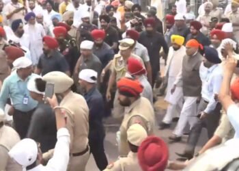 ਮੌਜੂਦਾ ਸੀ.ਐਮ. ਮਾਨ ਨੇ ਸਾਬਕਾ ਸੀ.ਐਮ. ਬਾਦਲ ਨੂੰ ਦਿੱਤੀ ਸ਼ਰਧਾਂਜਲੀ, ਕੀਤੇ ਅੰਤਿਮ ਦਰਸ਼ਨ